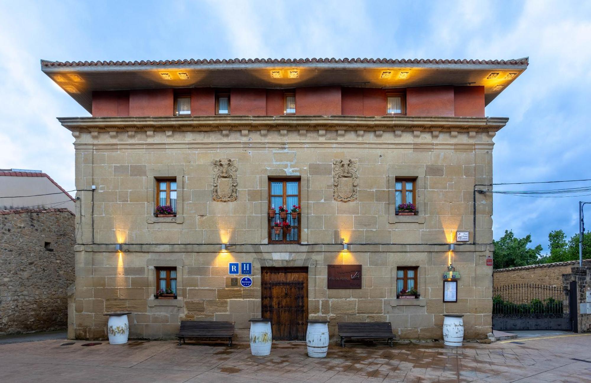 Hotel Villa De Abalos Exterior photo